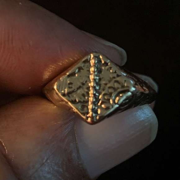 Ring - Picture 4 of 6